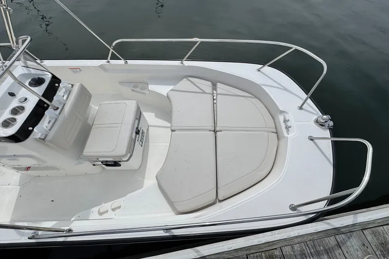 Slide: The Image of Boston Whaler 170 Montauk 2026 - 18