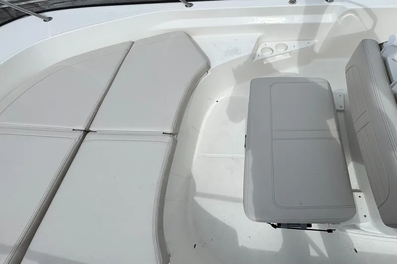 Slide: The Image of Boston Whaler 170 Montauk 2026 - 19