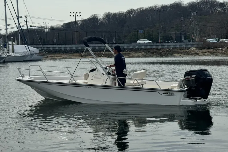 Slide: The Image of Boston Whaler 170 Montauk 2026 - 22