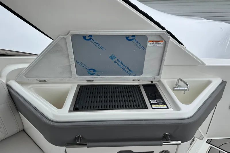 Slide: The Image of Sea Ray SLX 310 Outboard 2026 - 22