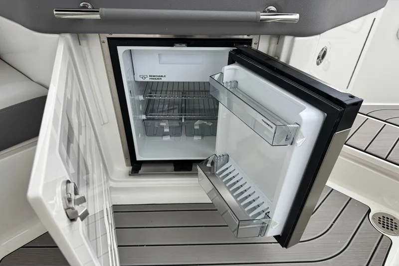 Slide: The Image of Sea Ray SLX 310 Outboard 2026 - 24