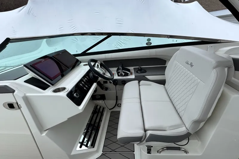 Slide: The Image of Sea Ray SLX 310 Outboard 2026 - 31