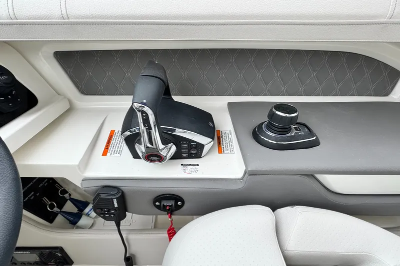 Slide: The Image of Sea Ray SLX 310 Outboard 2026 - 32