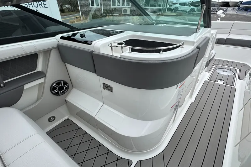 Slide: The Image of Sea Ray SLX 310 Outboard 2026 - 35