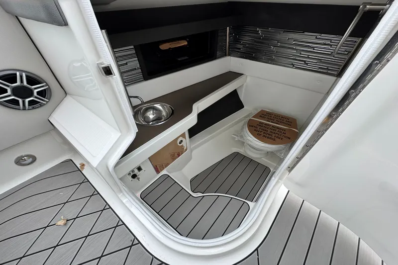 Slide: The Image of Sea Ray SLX 310 Outboard 2026 - 36