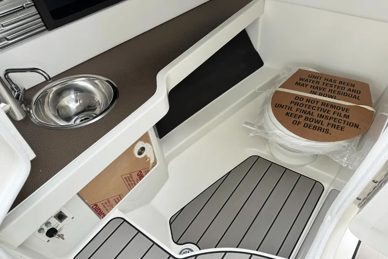 Slide: The Image of Sea Ray SLX 310 Outboard 2026 - 37