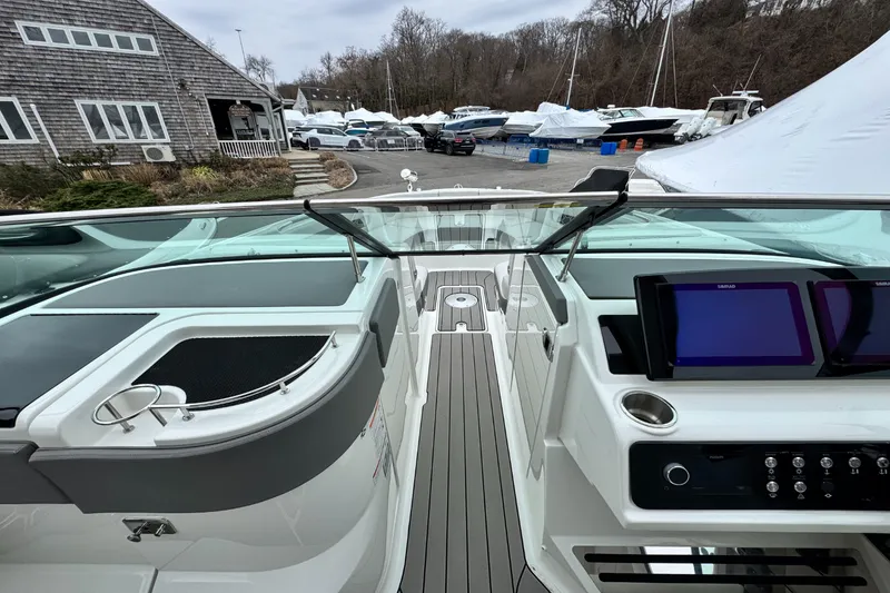 Slide: The Image of Sea Ray SLX 310 Outboard 2026 - 38