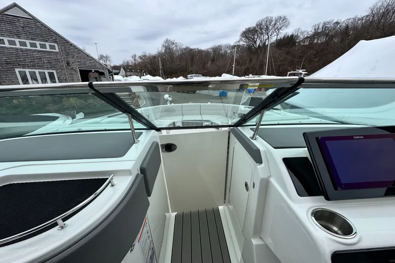 Slide: The Image of Sea Ray SLX 310 Outboard 2026 - 39