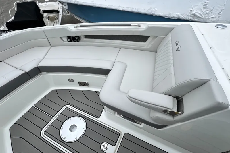 Slide: The Image of Sea Ray SLX 310 Outboard 2026 - 42