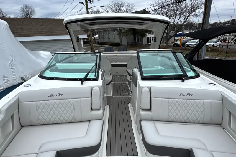 Slide: The Image of Sea Ray SLX 310 Outboard 2026 - 47