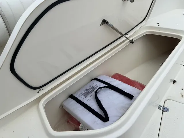 Slide: The Image of Mako 284 CC 2017 - 13