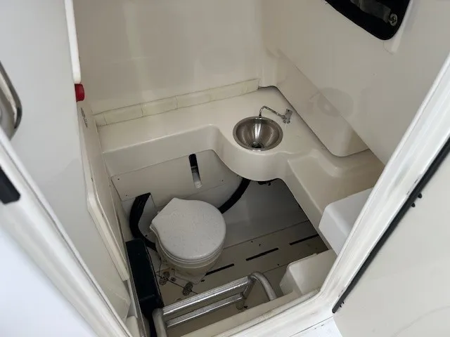 Slide: The Image of Mako 284 CC 2017 - 15