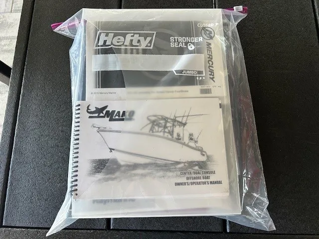 Slide: The Image of Mako 284 CC 2017 - 16