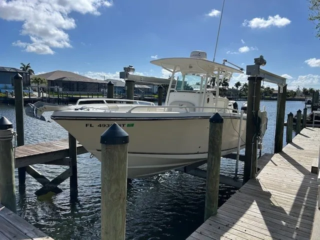 Slide: The Image of Mako 284 CC 2017 - 2