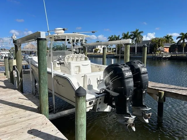 Slide: The Image of Mako 284 CC 2017 - 3