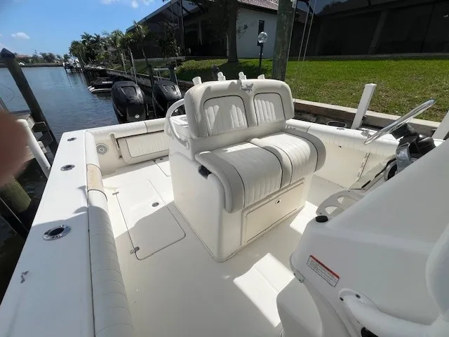 Slide: The Image of Mako 284 CC 2017 - 8