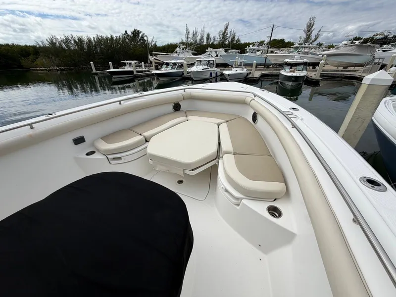 Slide: The Image of Boston Whaler 350 OUTRAGE 2019 - 11