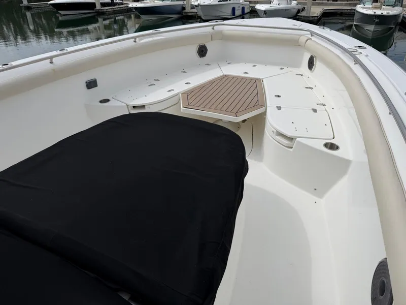 Slide: The Image of Boston Whaler 350 OUTRAGE 2019 - 12