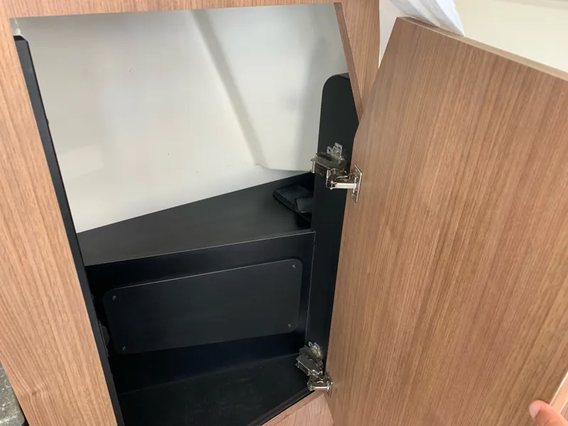 Slide: The Image of Boston Whaler 350 OUTRAGE 2019 - 16