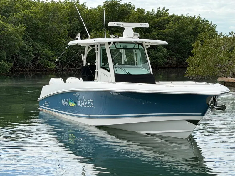 Slide: The Image of Boston Whaler 350 OUTRAGE 2019 - 2