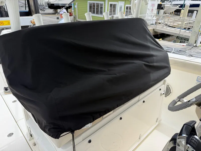 Slide: The Image of Boston Whaler 350 OUTRAGE 2019 - 24