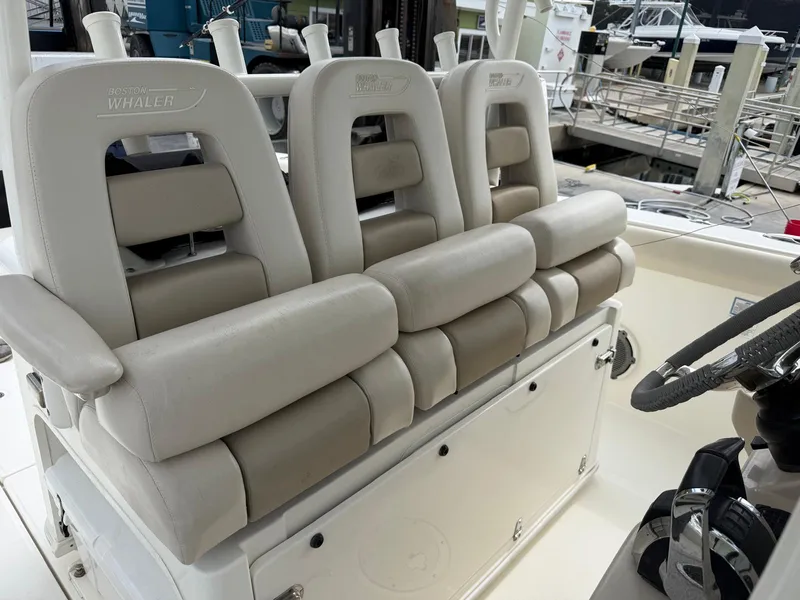 Slide: The Image of Boston Whaler 350 OUTRAGE 2019 - 25