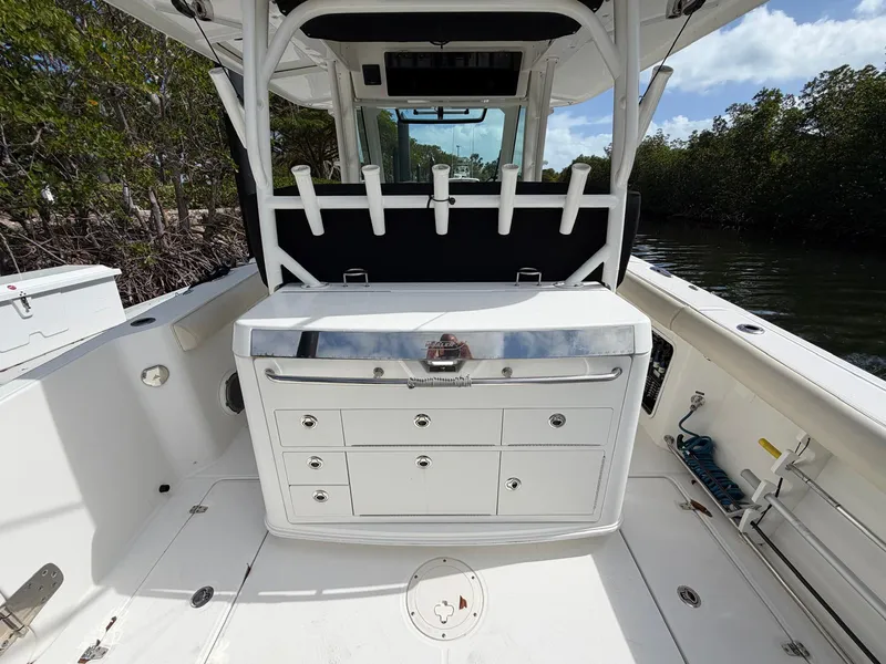 Slide: The Image of Boston Whaler 350 OUTRAGE 2019 - 26