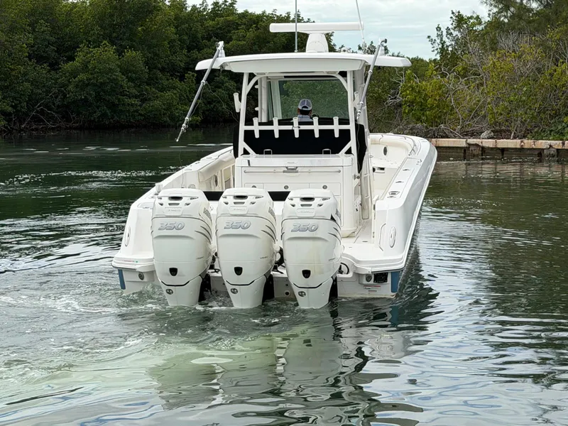 Slide: The Image of Boston Whaler 350 OUTRAGE 2019 - 29