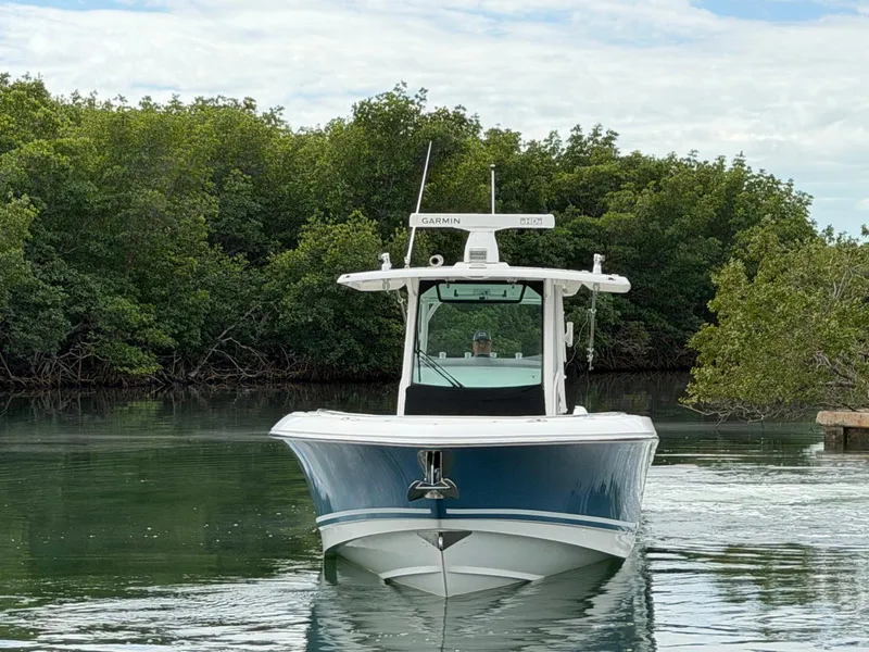Slide: The Image of Boston Whaler 350 OUTRAGE 2019 - 3