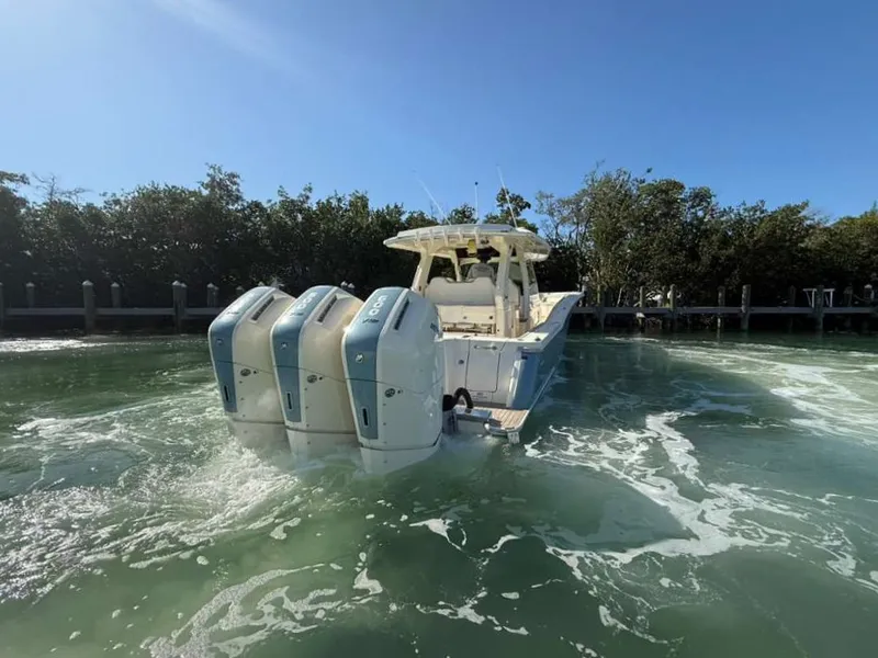 Slide: The Image of Scout 425 LXF 2022 - 10