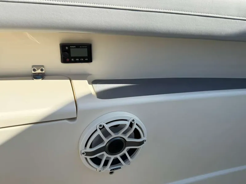 Slide: The Image of Scout 425 LXF 2022 - 18