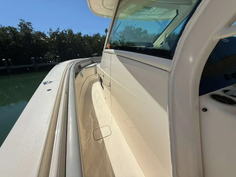 Slide: The Image of Scout 425 LXF 2022 - 20