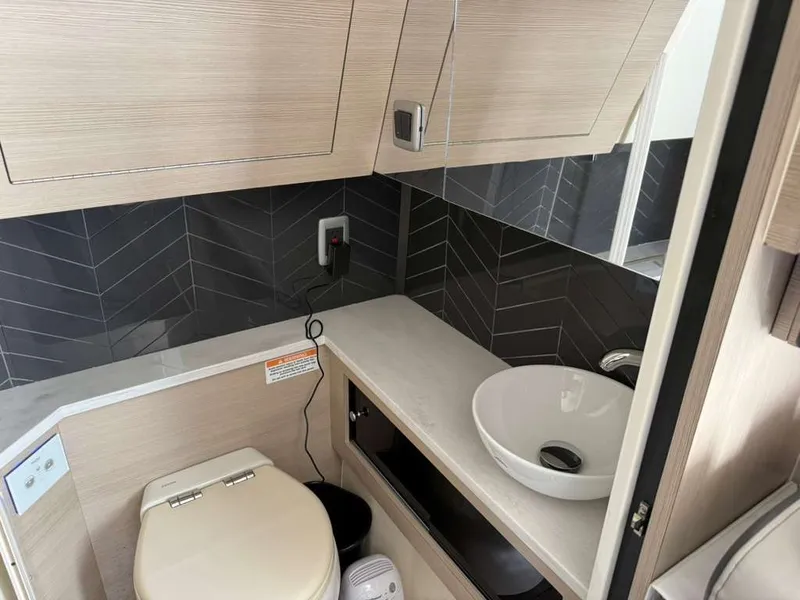 Slide: The Image of Scout 425 LXF 2022 - 23