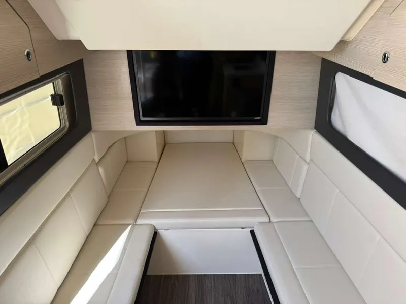 Slide: The Image of Scout 425 LXF 2022 - 30