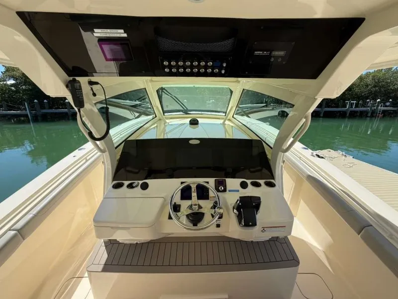 Slide: The Image of Scout 425 LXF 2022 - 32