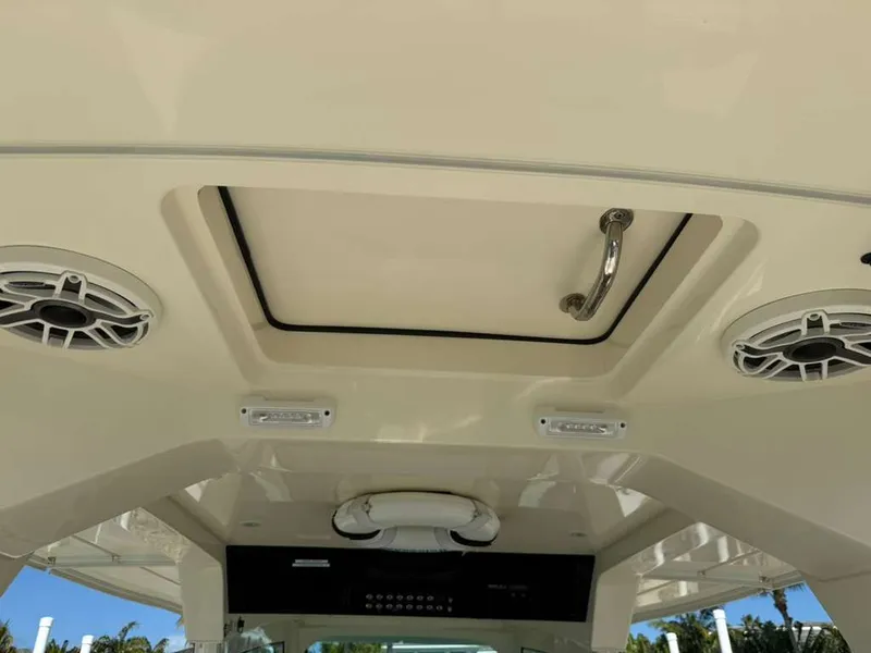 Slide: The Image of Scout 425 LXF 2022 - 38