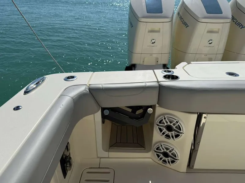 Slide: The Image of Scout 425 LXF 2022 - 48