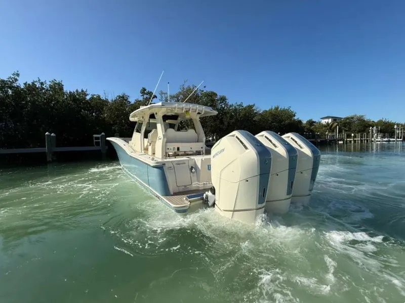 Slide: The Image of Scout 425 LXF 2022 - 8