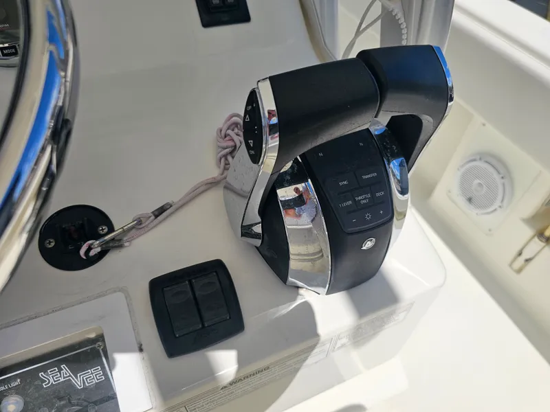 Slide: The Image of SeaVee 320Z 2015 - 26