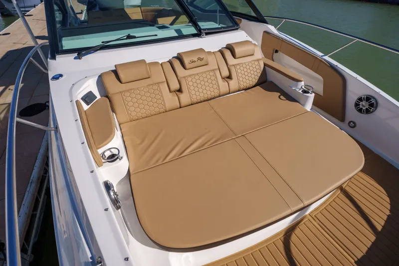 Slide: The Image of Sea Ray 320 SUNDANCER 2024 - 13