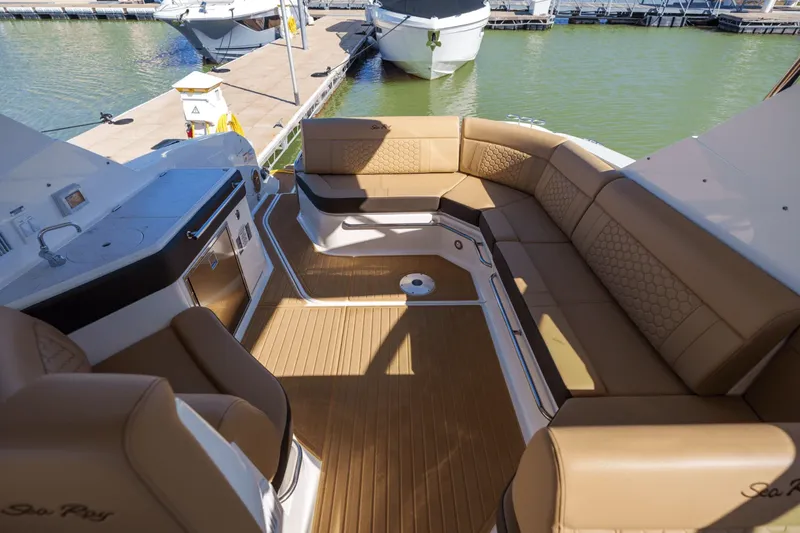 Slide: The Image of Sea Ray 320 SUNDANCER 2024 - 17