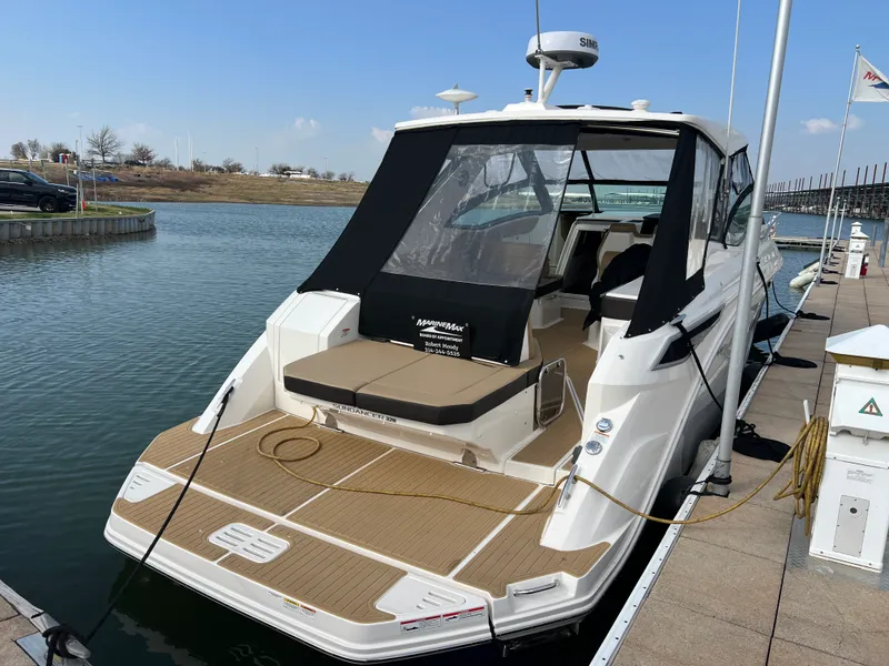 Slide: The Image of Sea Ray 320 SUNDANCER 2024 - 2