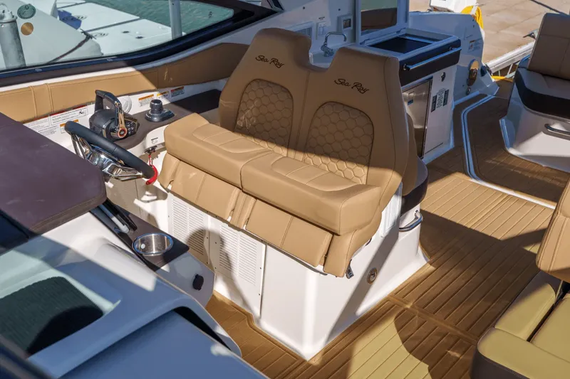 Slide: The Image of Sea Ray 320 SUNDANCER 2024 - 22