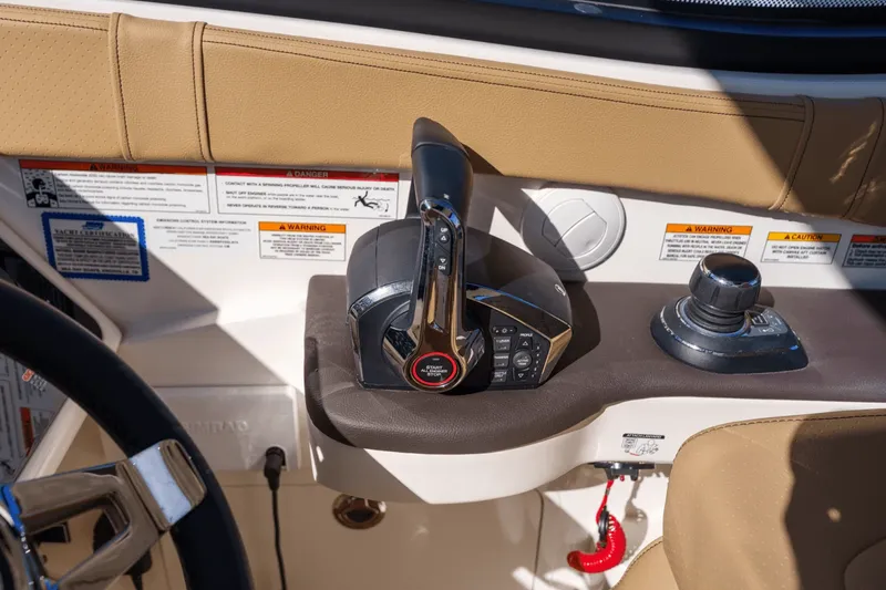 Slide: The Image of Sea Ray 320 SUNDANCER 2024 - 27