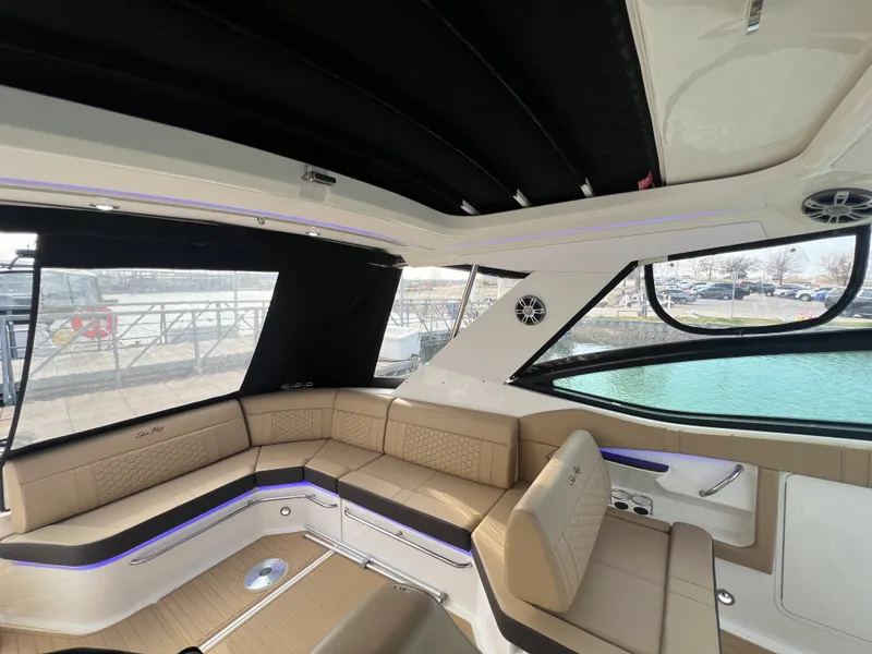 Slide: The Image of Sea Ray 320 SUNDANCER 2024 - 3