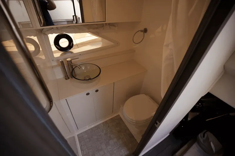 Slide: The Image of Sea Ray 320 SUNDANCER 2024 - 39