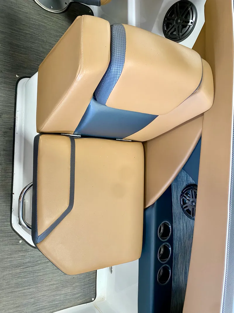 Slide: The Image of Scarab 255 OPEN ID 2021 - 13