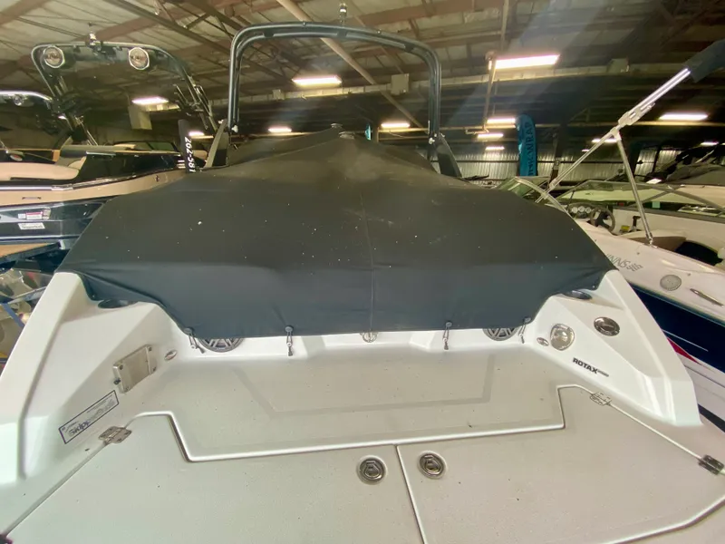 Slide: The Image of Scarab 255 OPEN ID 2021 - 6