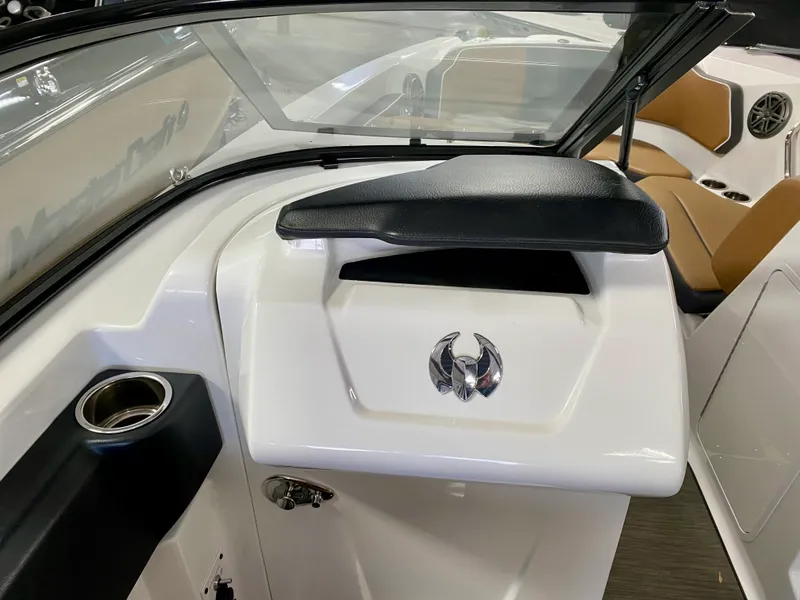 Slide: The Image of Scarab 255 OPEN ID 2021 - 8