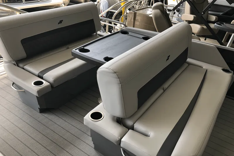 Slide: The Image of Starcraft CX 23 DL TT 2025 - 11